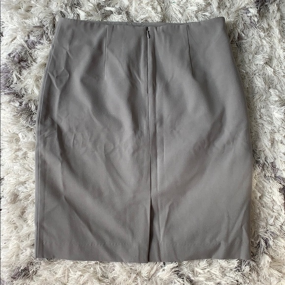 🌸4 for $25 - grey work skirt - Picture 2 of 2